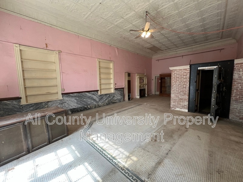 Photo - 112 NE 1st St