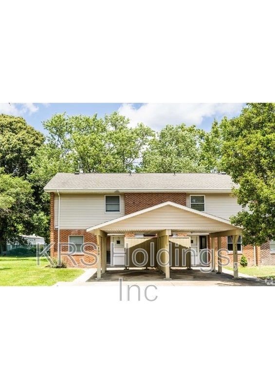 Photo - 210 Albatross St