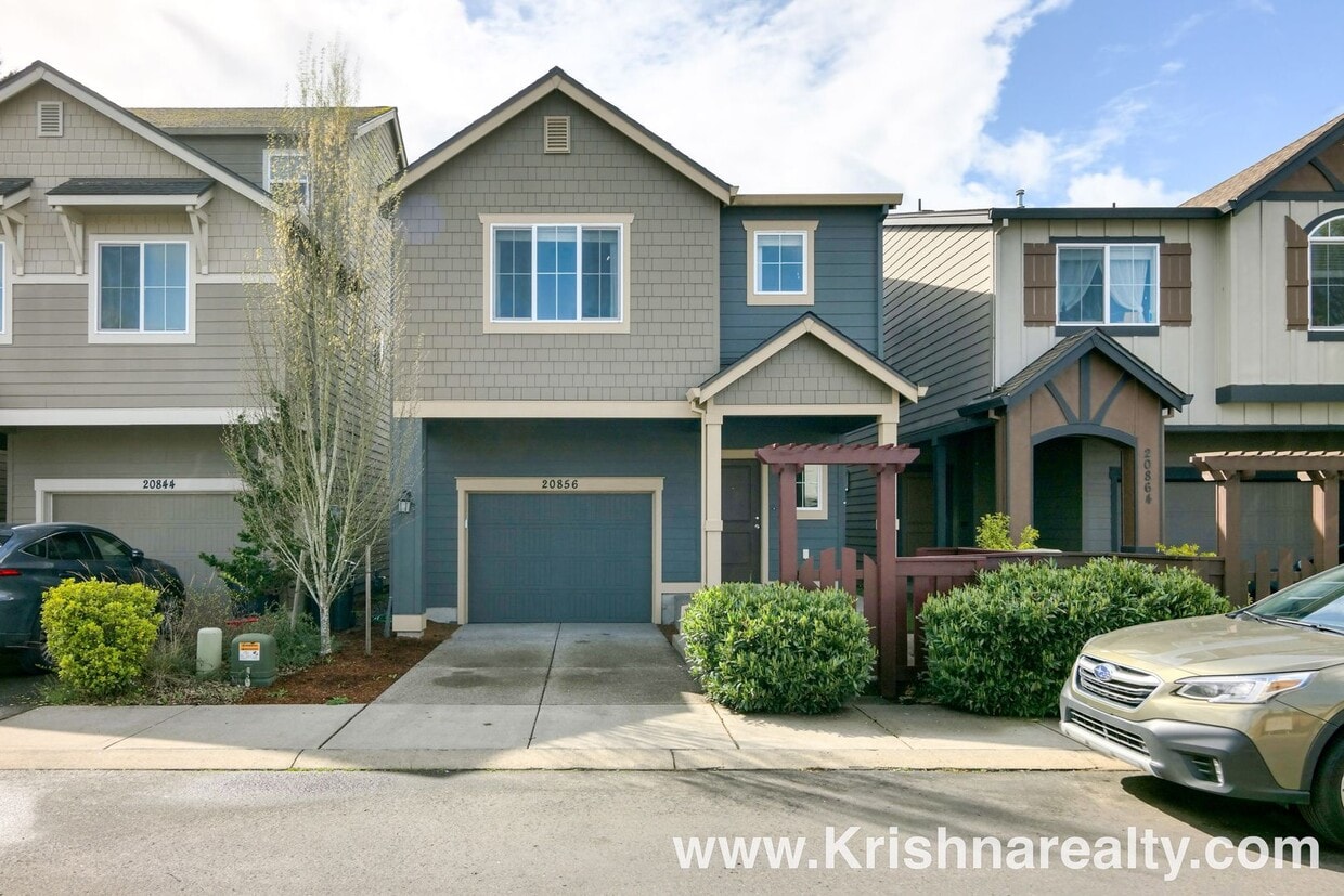 Charming 4 BD* 2.5 BA* Single Family Conte... - Charming 4 BD* 2.5 BA* Single Family Conte...