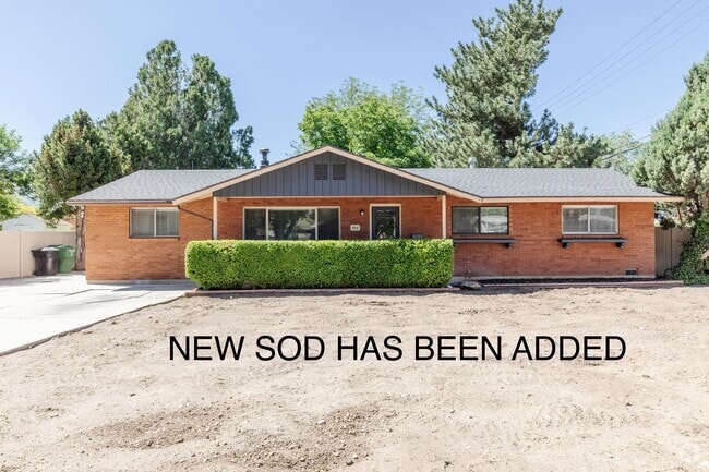Building Photo - 564 E 700 N Rental