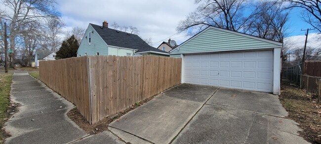 Photo - 15851 Curtis St