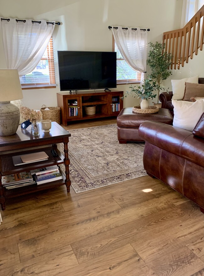 Photo - 403 Tamarack St