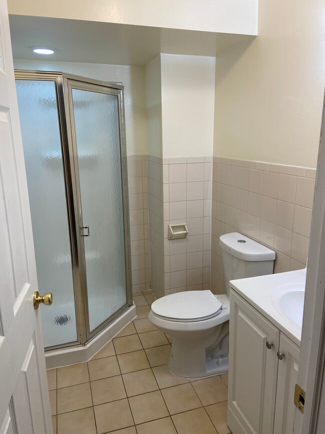 Primary Bath - 266 Cortlandt St Unit 266