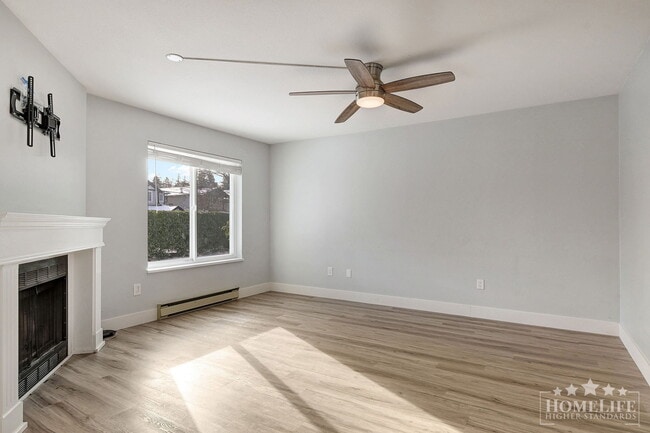 Photo - 2 Bed + 2 Bath Townhouse for Rent in South Surrey – Ocean Park Village Unité 5