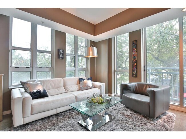 Photo - 1350 Main St Unidad 204