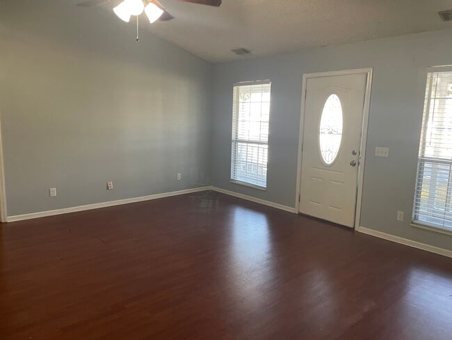 Photo - 301 E Cedar St