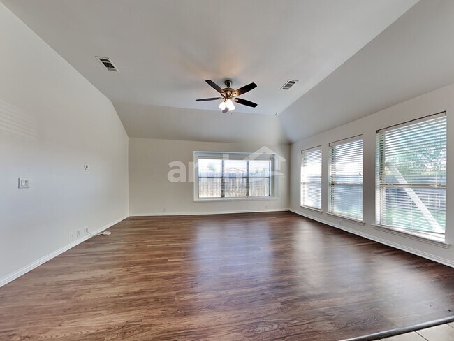 Photo - 820 Cheryl St