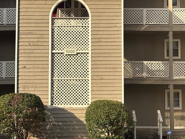 Photo - 1006 Brookhollow Dr