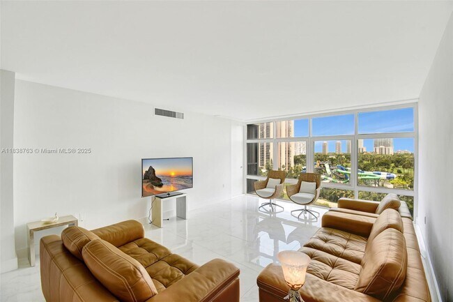 Photo - 20100 W Country Club Dr Unidad 1005
