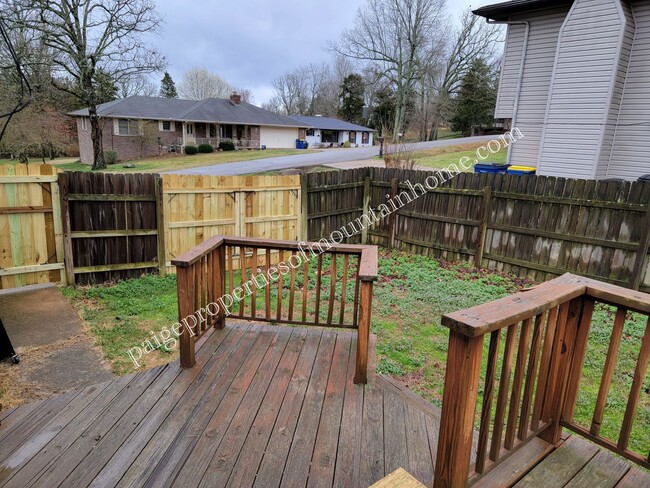 1809 Eagle Dr