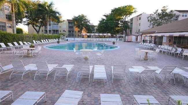 Photo - 2841 Somerset Dr Unit 117