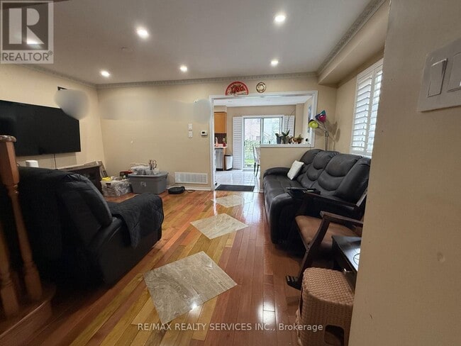 Photo - 37 Riverplace Crescent