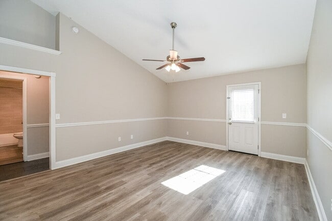 Photo - 3083 Wavering Ln