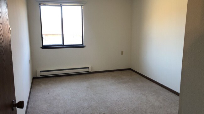 Photo - Spacious 2 bed 1.5 bathroom Condominium