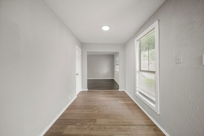 Photo - 1723 W 5th St