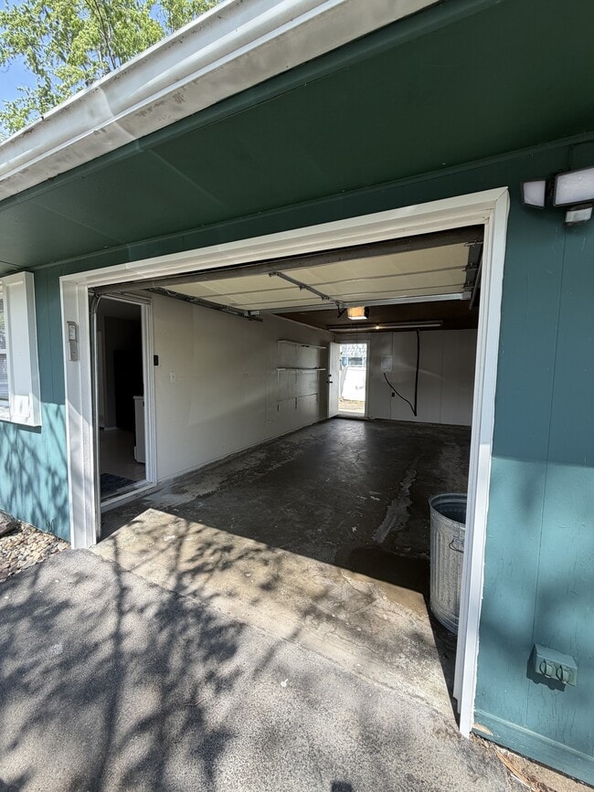 Photo - 2504 Campbell Dr