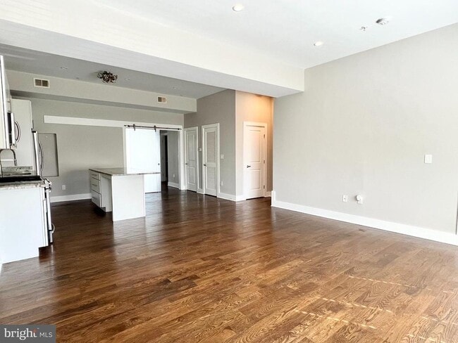 Photo - 1620 E St NE Unit 3