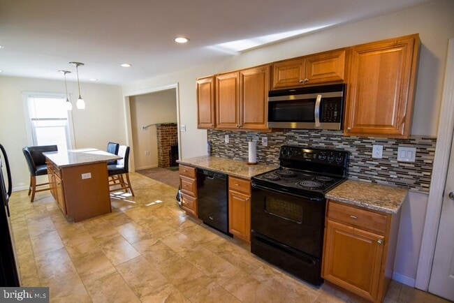 Photo - 1071 W Bristol Rd