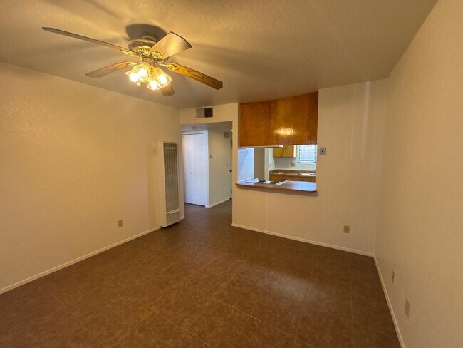 Photo - 840 S Main St Unidad Apt H