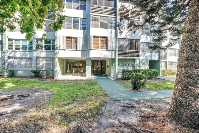 Photo - 2781 Taft St Unidad 303
