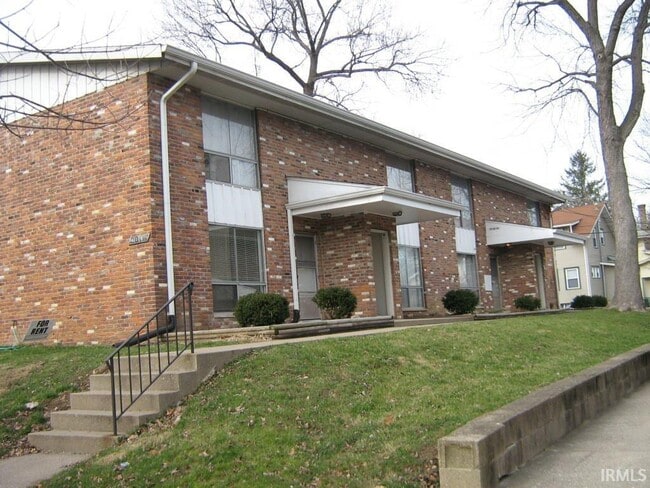 Building Photo - 411 E 8th St Unit #2 & #7