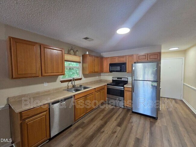 Photo - 906 W Chatham St