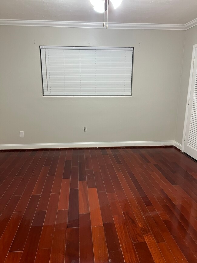 Photo - 7956 Lasalle Blvd - Apartment