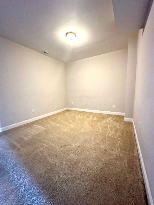 Photo - End Unit Townhouse for Rent in Crescent Ridge