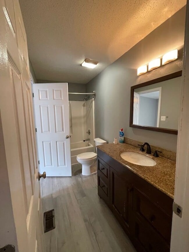 Photo - City of Maryville 1 bedroom with garage Call Ed Johnson 865-924-5045 or Debra Johnson 865-591-8281