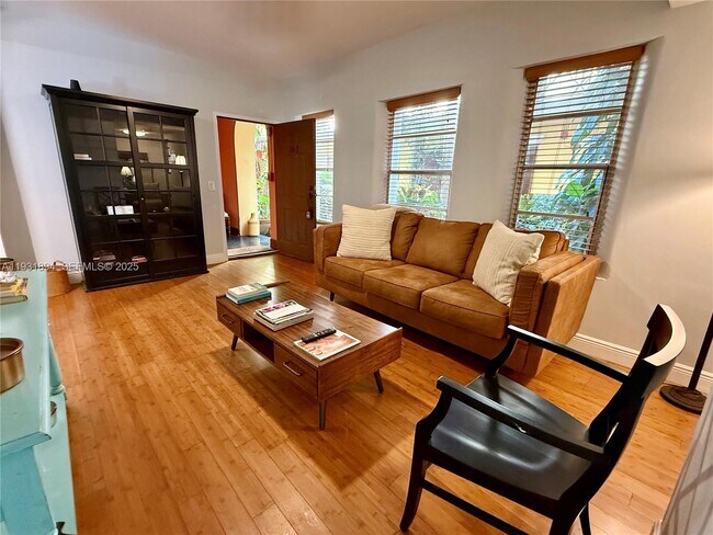 Photo - 4812 Pine Tree Dr Unidad 103