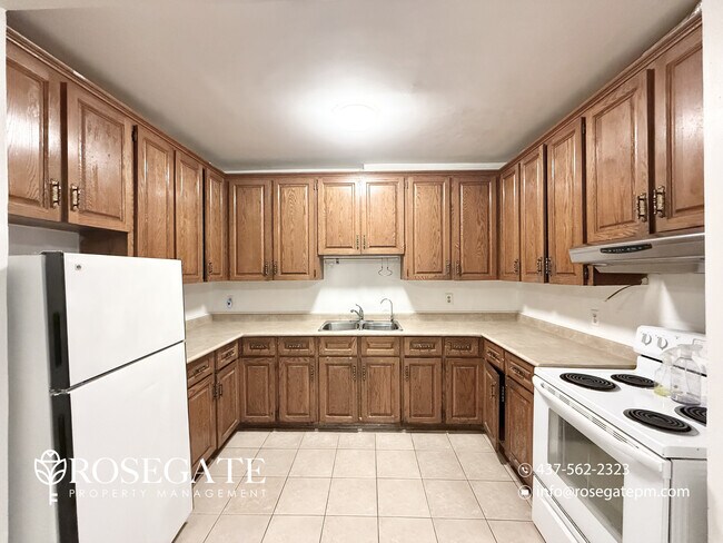 Photo - Spacious 3-Bedroom Apartment with Water & Gas Included in Toronto Unité 203