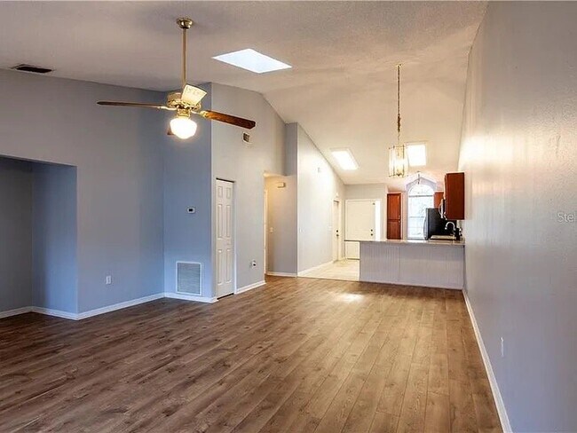 Photo - 505 Woodview Dr