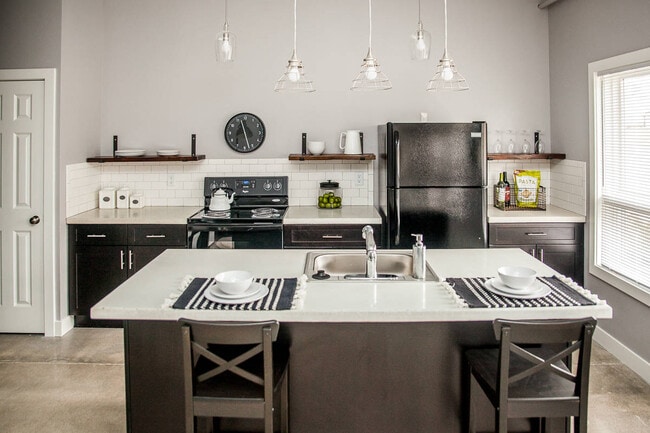 Photo - Welcome to Urban Studio 43 – Comfort, Convenience & Contemporary living in South Kansas City