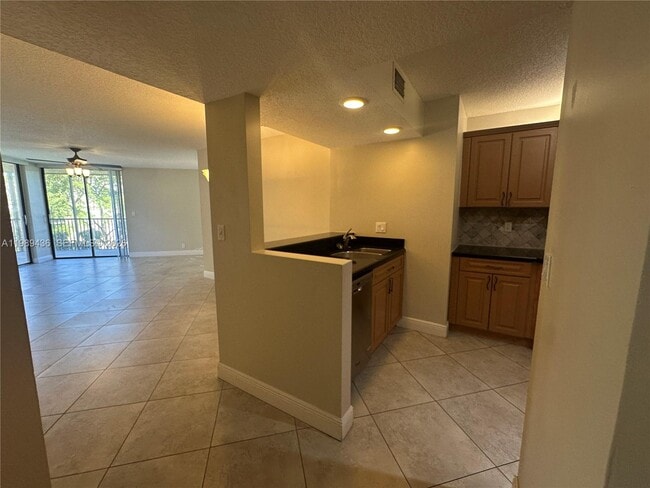 Photo - 10401 W Broward Blvd Unit 301