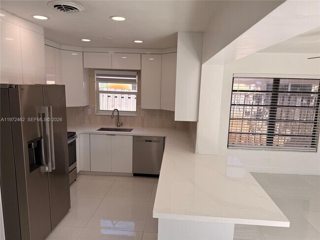 Photo - 2813 Bahama Dr