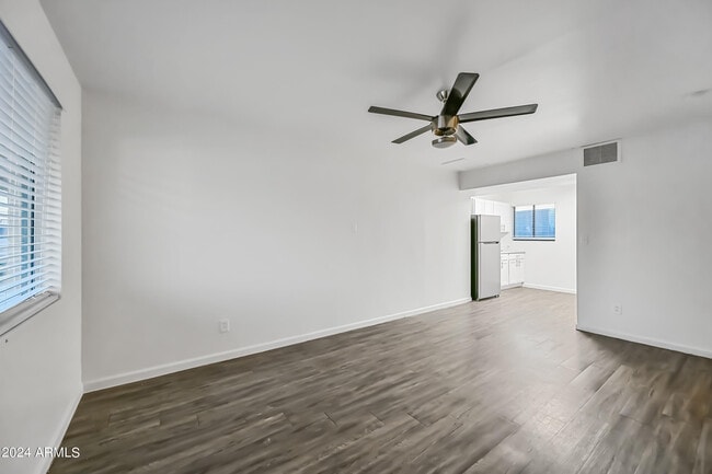 Photo - 1744 W Glendale Ave Unit 8B