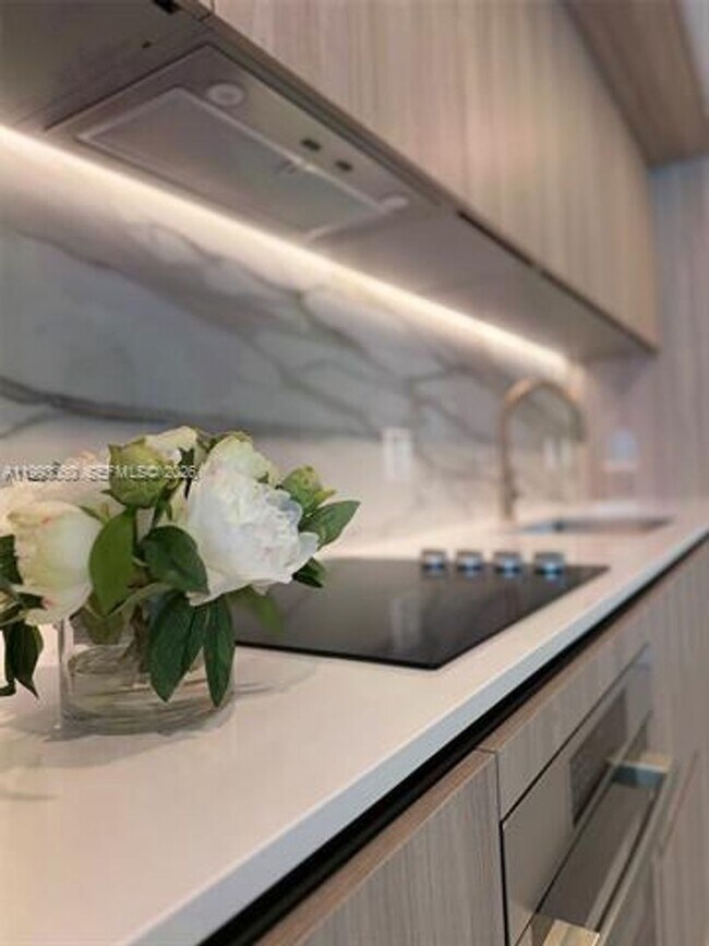 Photo - 77 SE 5th St Unidad 77 SE 5th St # 1608