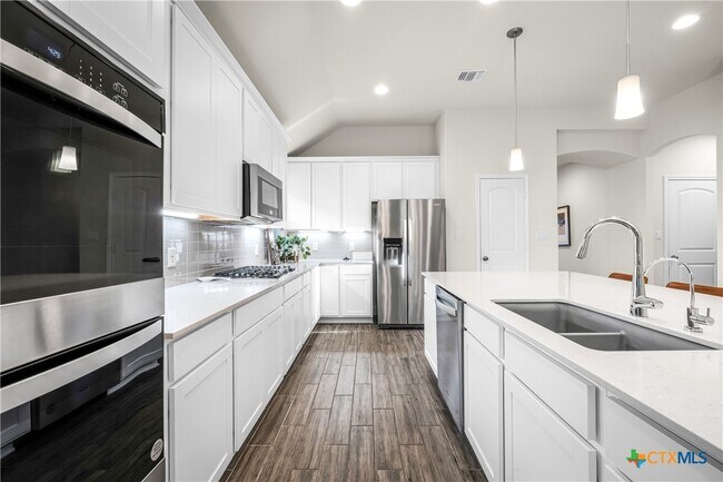 Photo - 2263 Bluewood St