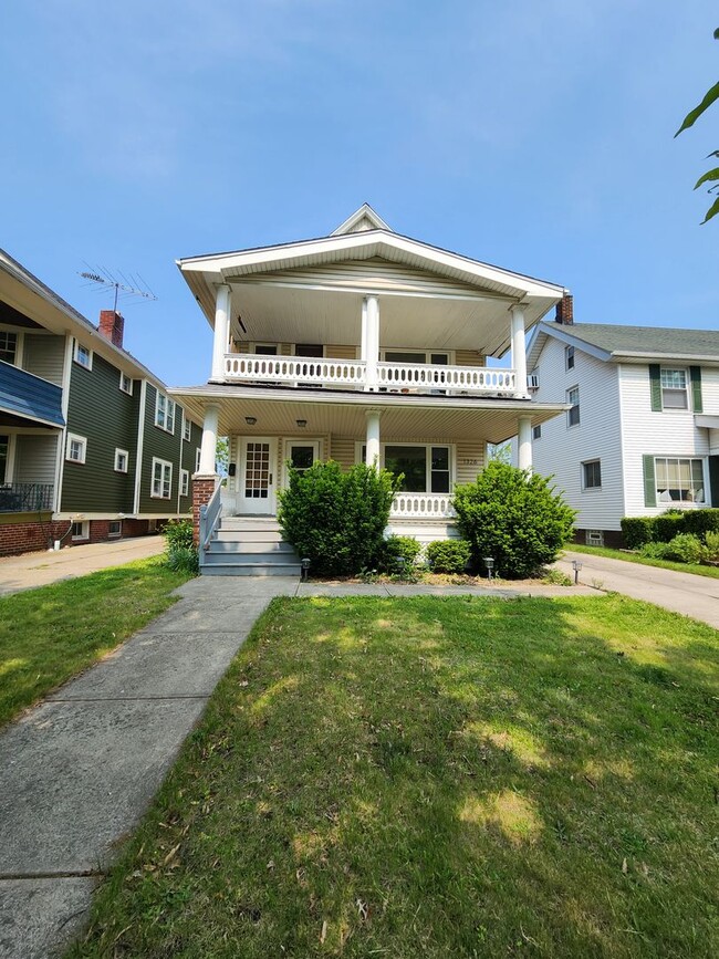 102nd,W.1326 - 102nd,W.1326 Apartment Unit Up