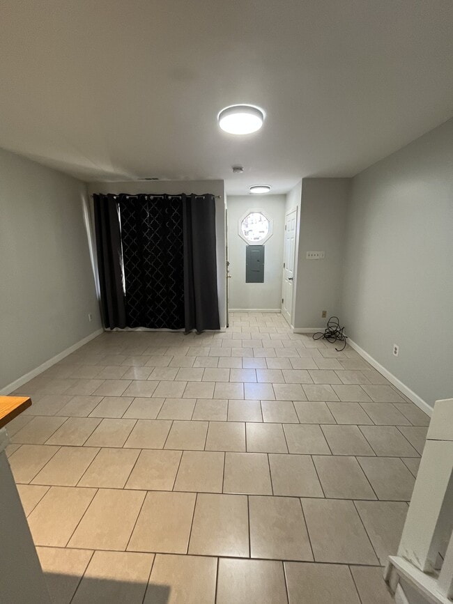 Building Photo - 207 Newtowne Sq