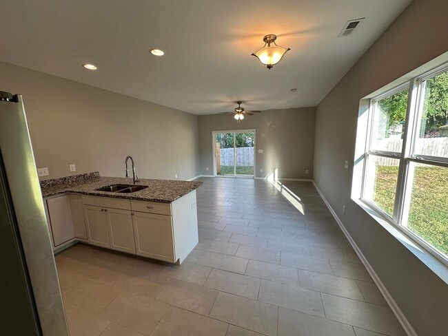 Photo - Modern 3 Bedroom, 2.5 Bath Townhouse in Columbia!