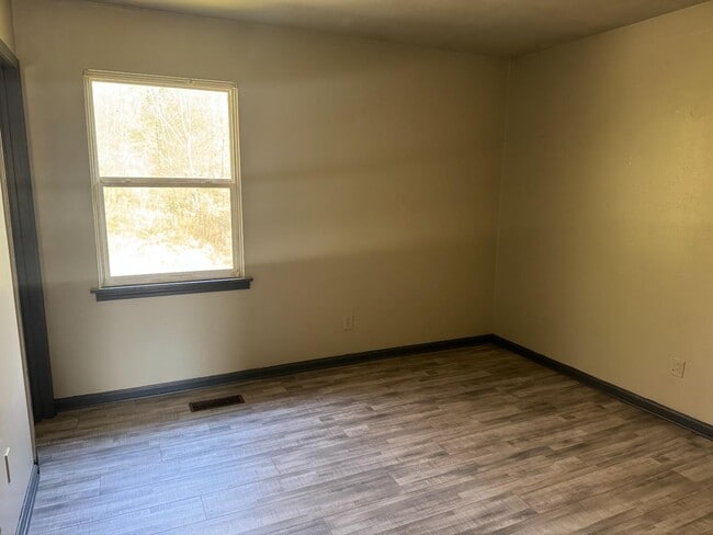 Building Photo - 908 Redstone Ln