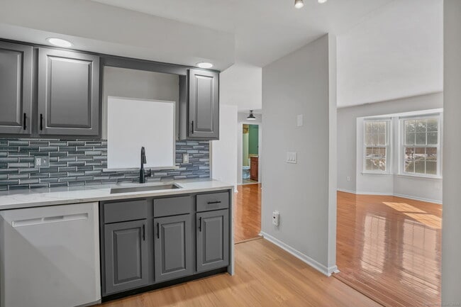 Photo - 24 Greenview Ln Unit 24