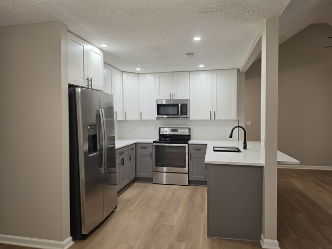 Photo - 140 Halo Trce