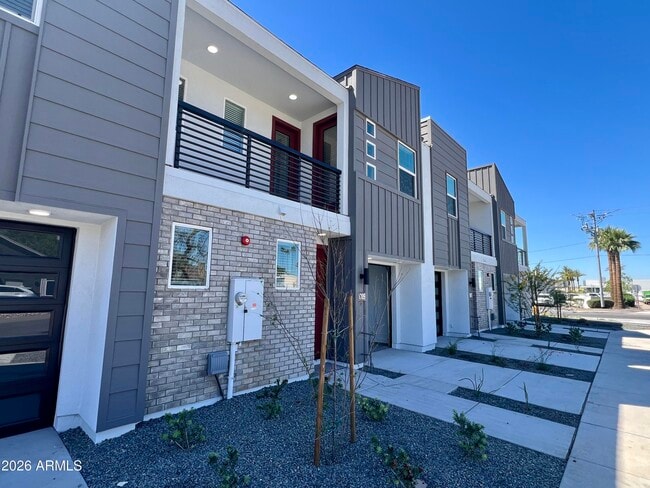 Photo - 1015 E Pasadena Ave