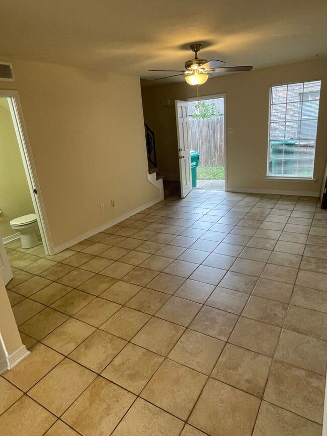 Photo - Great Complex in Kenner, 2BD/1.5BA with Off Street Parking Unit 4205 D