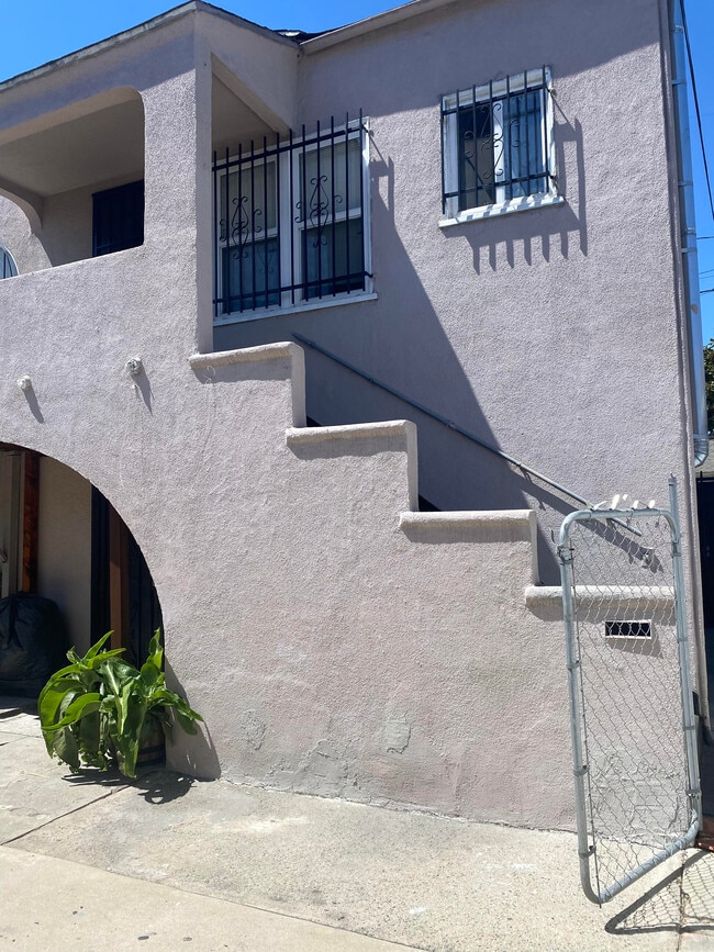 Building Photo - 6165 Lewis Ave Rental