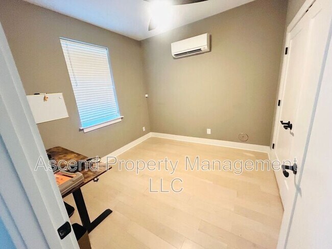 Photo - 3155 St Elmo Ave