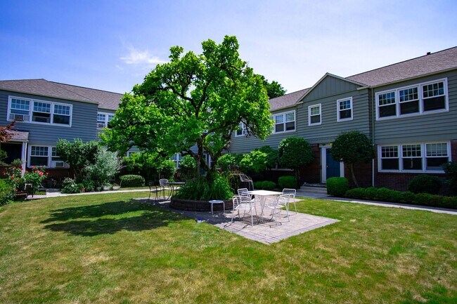 Building Photo - Rare Find: 3 Bedroom by Wallace Park/ Nob ... Unit 06 Rental
