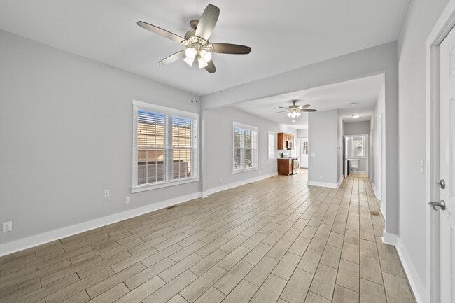 Photo - 106 N Main St